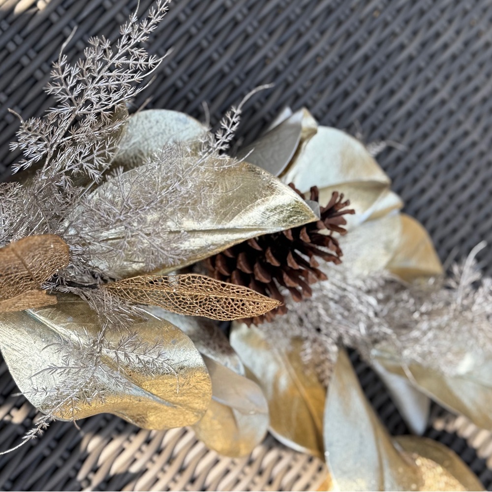Frontgate Gold Magnolia and Pinecone Garland 6 ft - NWT - Picture 7 of 15